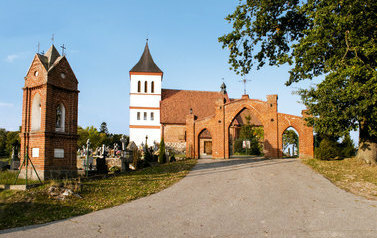 Zdjęcie przedstawia Kości&oacute;ł św. Marcina Biskupa w Straszewie